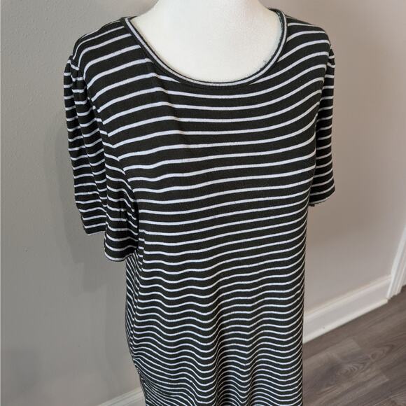 LOFT Green White Striped Knit Top Size Medium Scoop Neck Short Sleeve - Picture 2 of 7